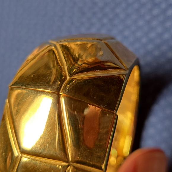 Vintage 1980's Goldtone Hinged Cuff Bracelet - Picture 3 of 6